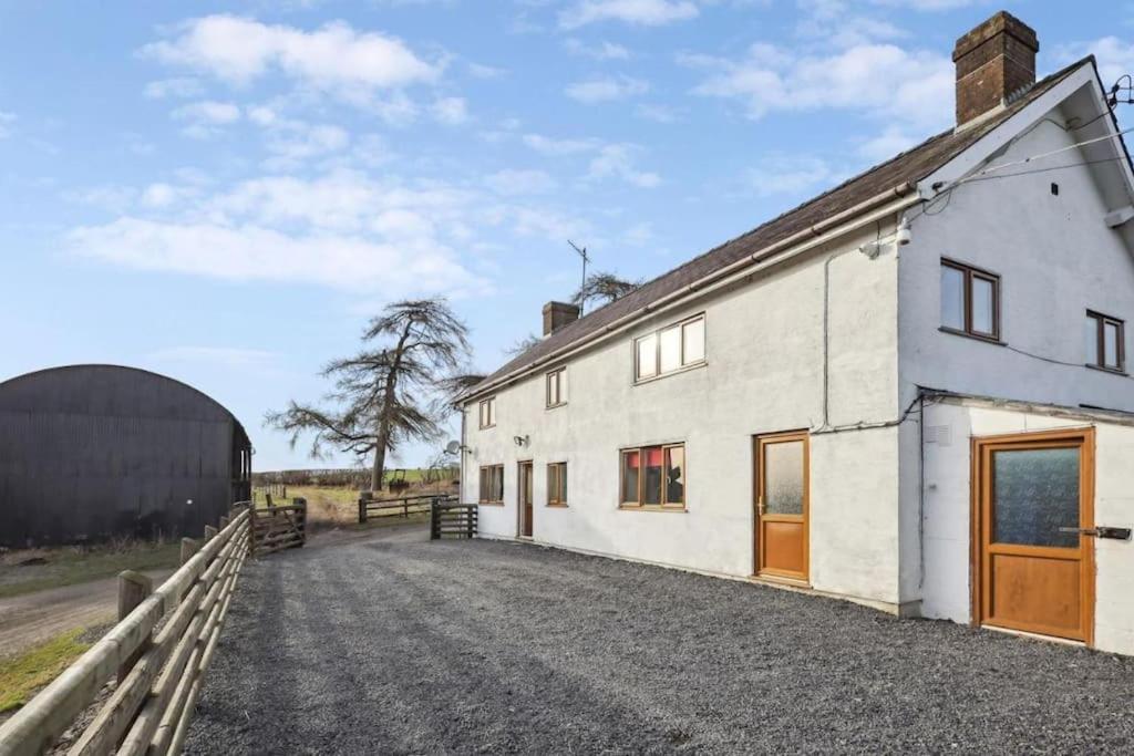 Upper Caerfaelog Farmhouse Llanbister Екстер'єр фото