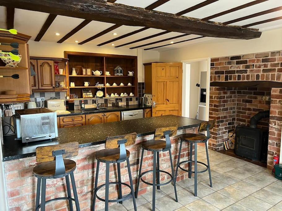 Upper Caerfaelog Farmhouse Llanbister Екстер'єр фото